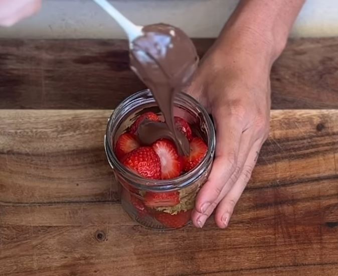 Dubai Chocolate Strawberries (The Viral Dessert Trend Everyone Is Obsessed With)